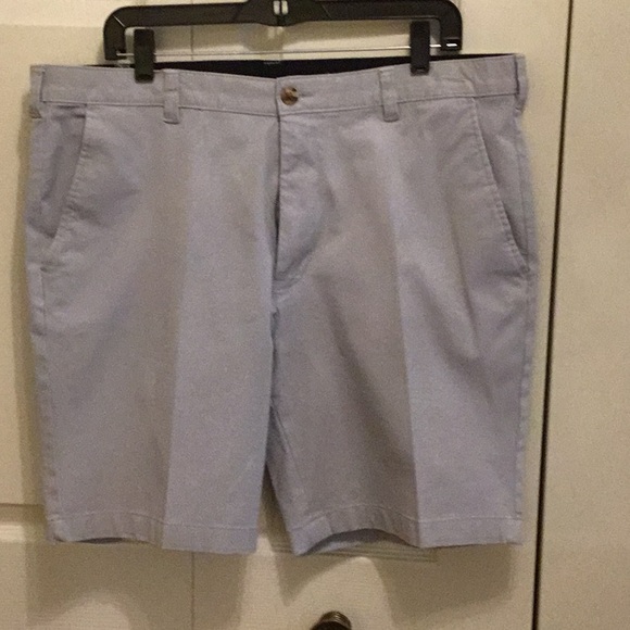 *EUC*Club Room stretch cotton light gray shorts. Size 36 - Picture 3 of 4